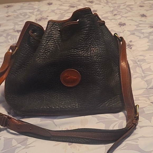 Dooney & Bourke Handbags - Dooney & Burke pocket book
